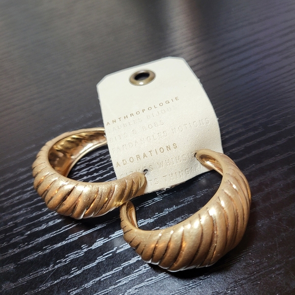 Anthropologie Large Gold Tone Seashell Huggie Stud‎ Earrings 1.5" Long NWT - Picture 3 of 7